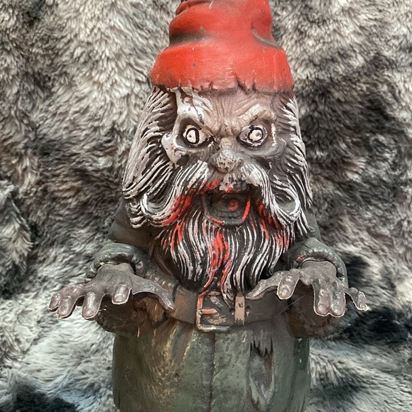 Halloween Zombie Garden Gnome 16"
Plastic Blow Mold - Picture 7 of 16